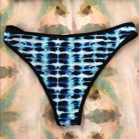 💙 Cupshe M swimsuit bikini - Picture 4 of 6